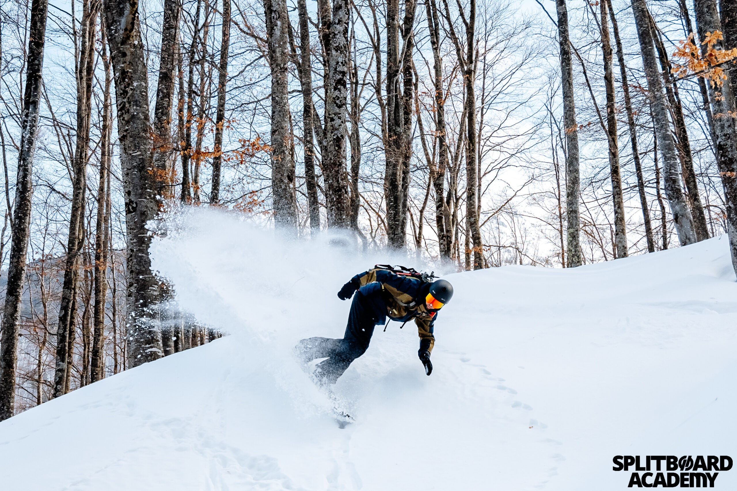 zjazd poza trasą w lesie - Kosovo Freeride Camp